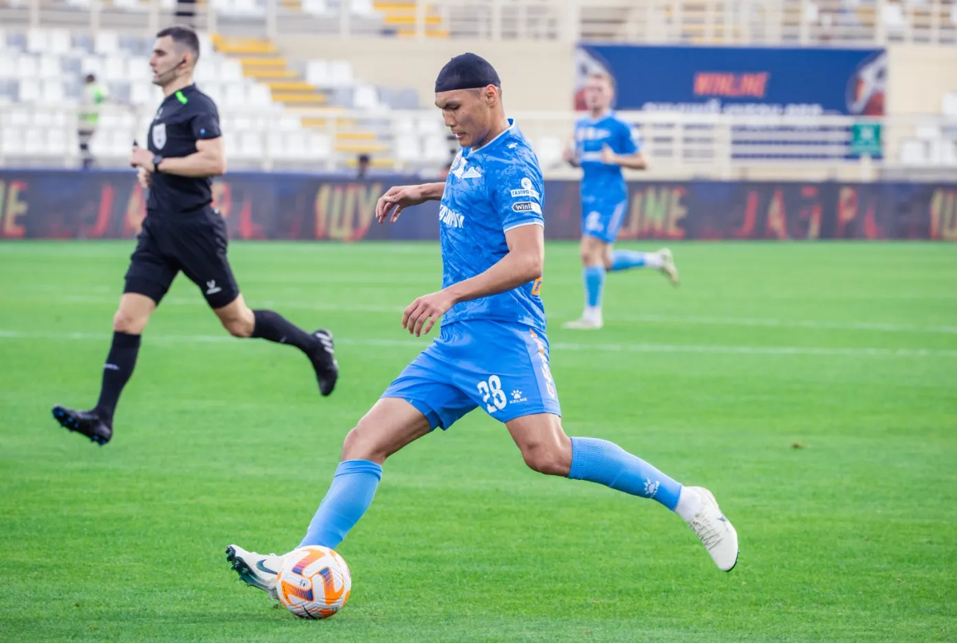 Нуралы Алип рассказал о новом формате подготовки в «Зените», как команда адаптируется к режиму и что ждёт игроков в тренировочном процессе.